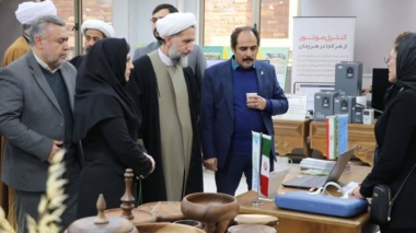 بازدید نماینده ولی‌فقیه در استان و امام جمعه قزوین از نمایشگاه کشاورزی دانش‌بنیان